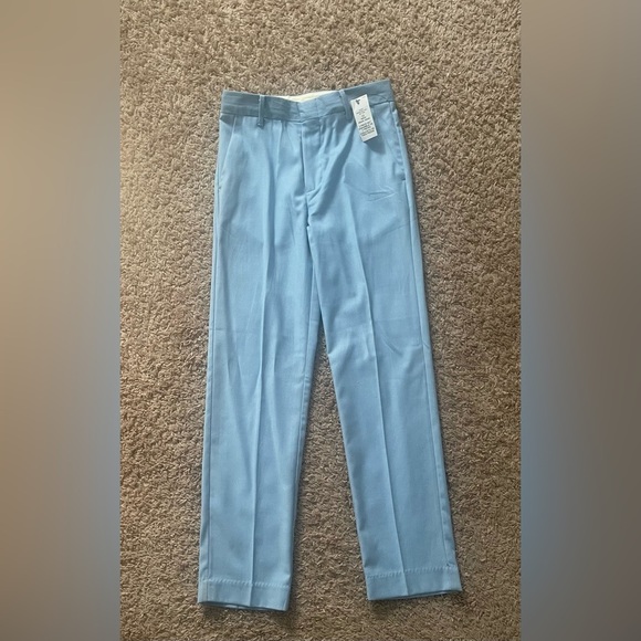 Calvin Klein
Boys 3 piece suit
NWT
Size 10 jacket / size 12 vest and pants - Picture 4 of 6